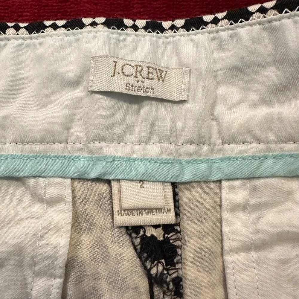 J.Crew Black White Geometric Tile Print Stretch Shorts Side Zip Womens Size 2 - Picture 2 of 8